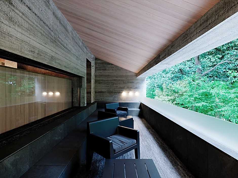 OTARU RETREAT by Onko Chishin