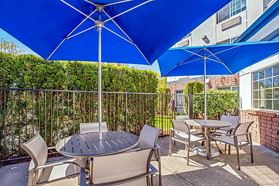Holiday Inn Express Hotel & Suites Portland - Jantzen Beach By IHG