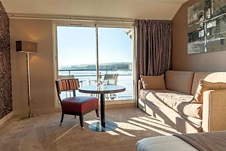 Horizon Deluxe King Room - Non-Smoking
