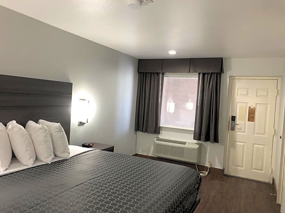 Sky Palace Inn By Jasper Near AT & T Center
