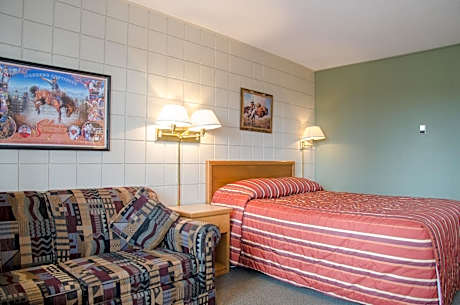 Queen Room with Sofa Bed - Non-Smoking