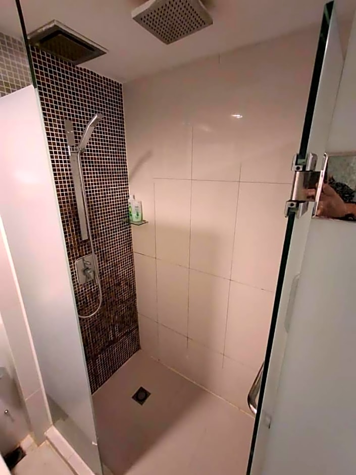 Stay In Kay Kay Hotel Suite at South China Sea Place Suite