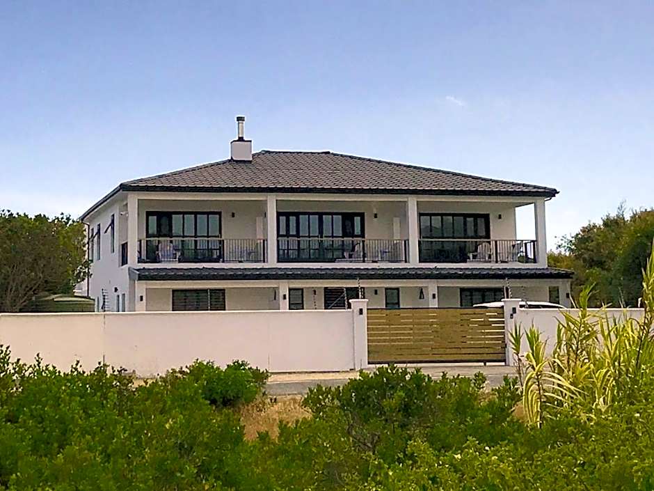 Whale Rock Luxury Lodge