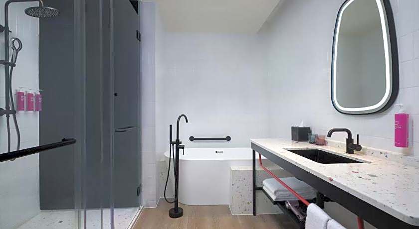 Moxy Ningbo Old Bund