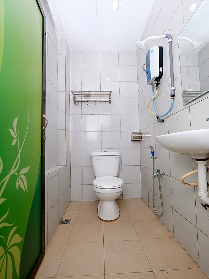 OYO 850 Gold Star Hotel