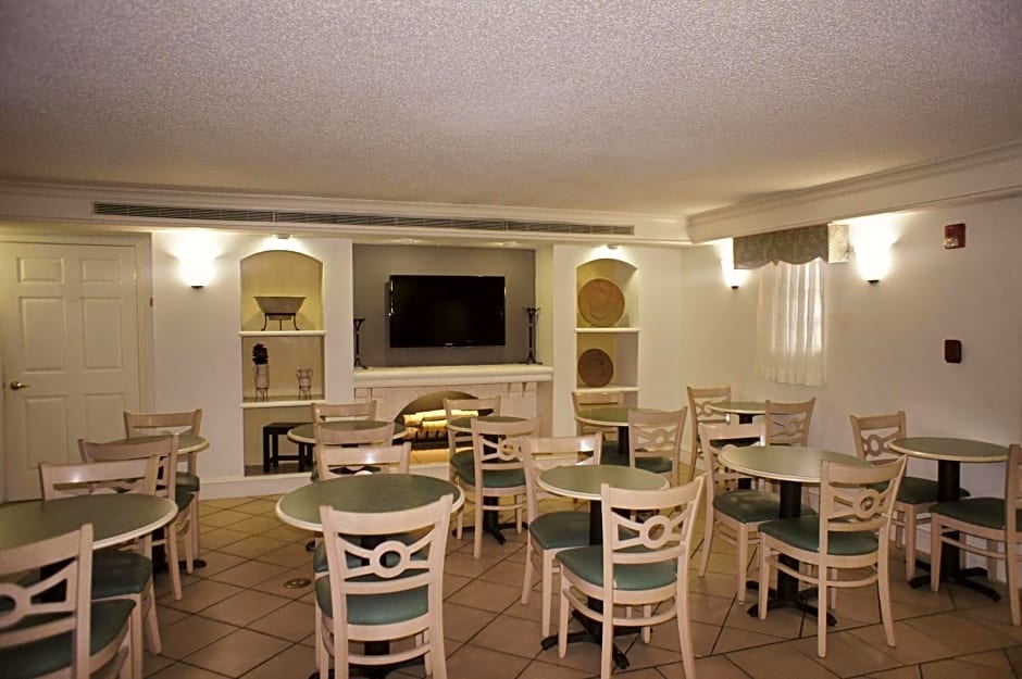 La Quinta Inn & Suites by Wyndham Pensacola