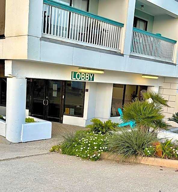 Cozy Galveston Beach Front Condo