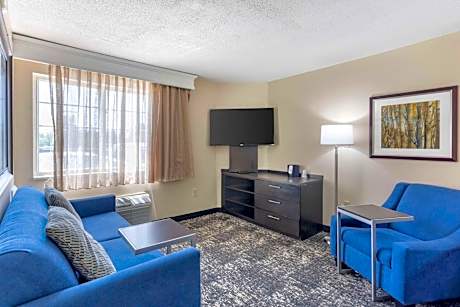 Queen Suite with Sofa Bed - Non-Smoking