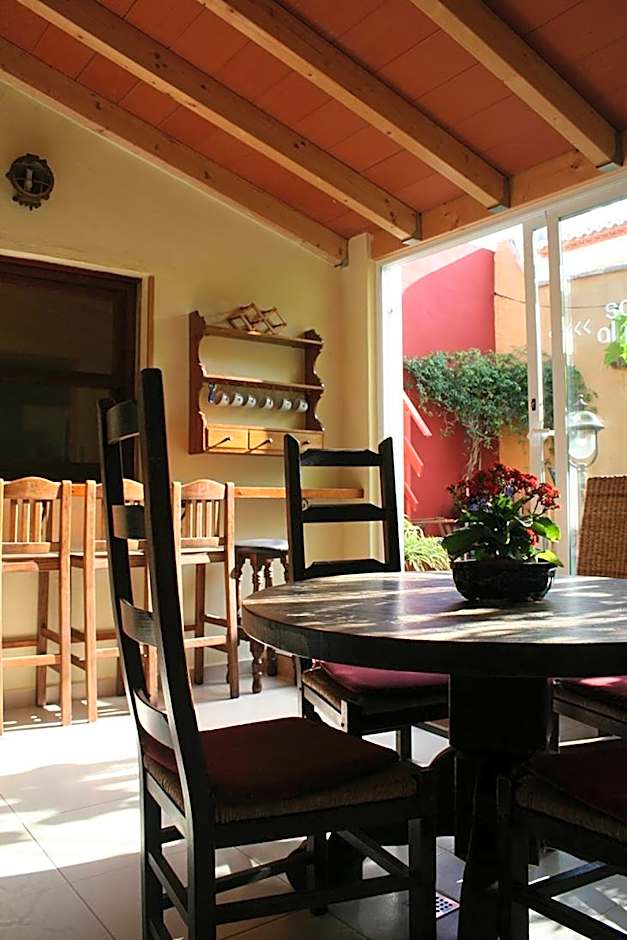 Casa Antiquary - Albergue Turístico