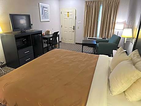 King Room - Accessible/Smoking