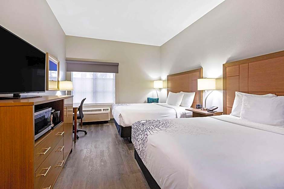 La Quinta Inn & Suites by Wyndham NE Long Beach/Cypress