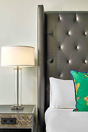 Deluxe Double Room with Two Double Beds and Bay View