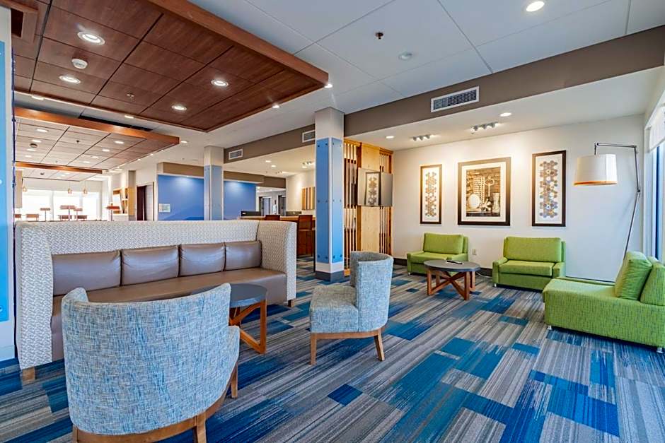 Holiday Inn Express & Suites - Marion By IHG