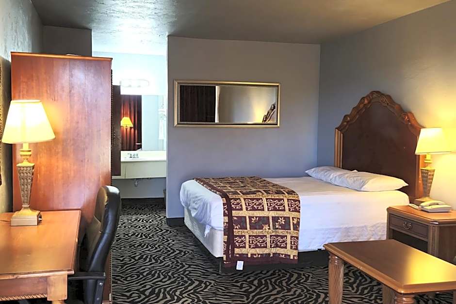 Castle Inn & Suites by OYO Lawton