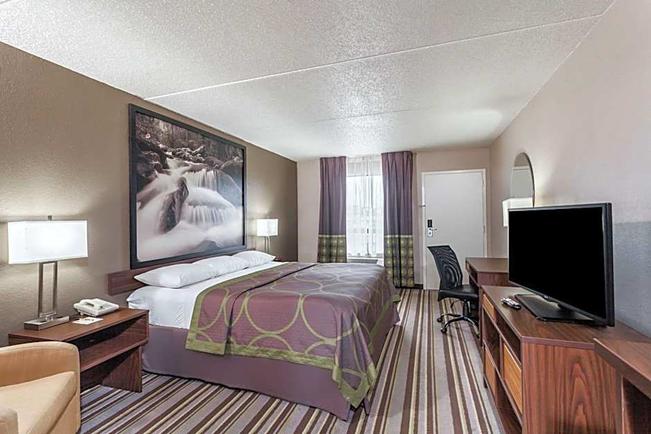 Super 8 by Wyndham Pigeon Forge Dollywood Lane
