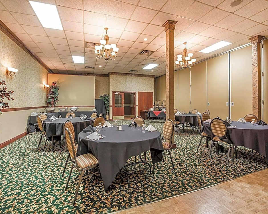 Quality Inn & Conference Centre Red Deer - 50th Avenue