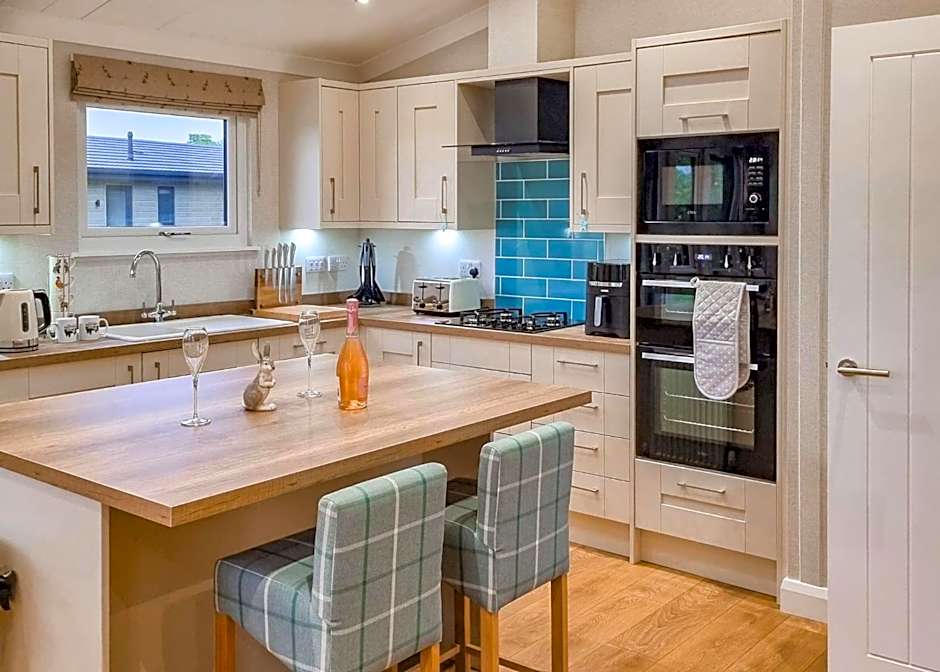 Lakeside Luxury Lodges