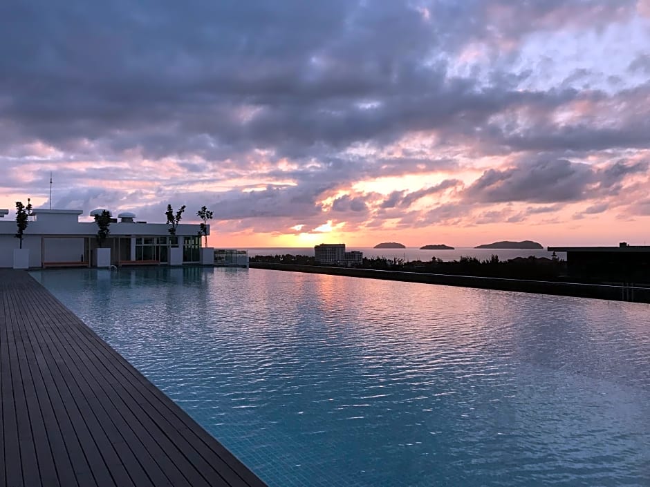 Sunset Seaview Vacation Condos @ Infinity Avenue