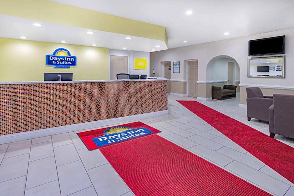 Days Inn & Suites by Wyndham Williamsburg Colonial