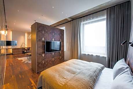 Suite with Balcony - High floor