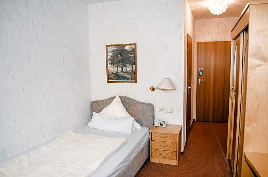 Photo 1 of 5 of Single Room