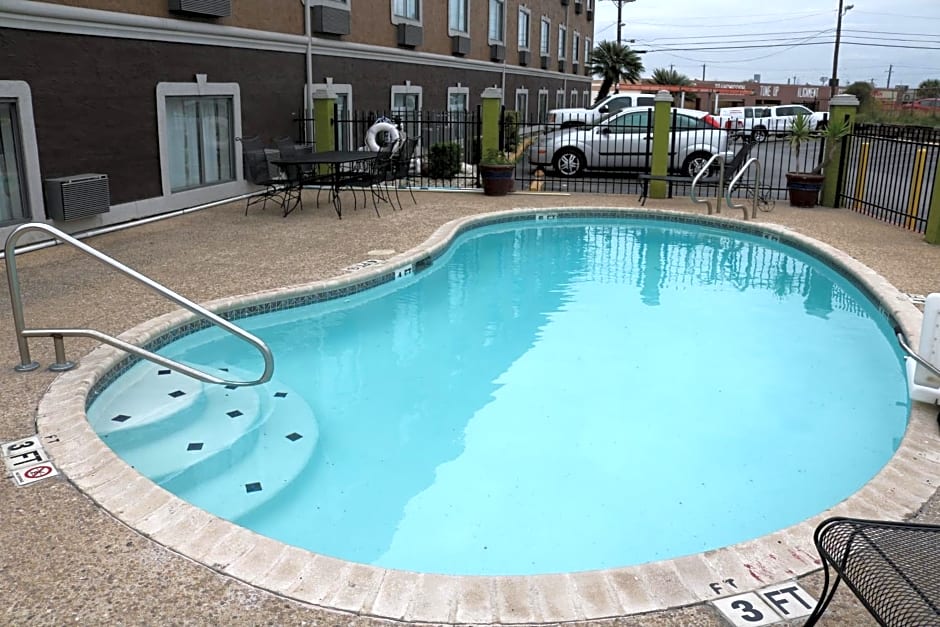 Super 8 by Wyndham San Antonio/I-35 North