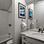 Independence Square 211, Chic Hotel Room with Mountain Views, A/C, & Rooftop Hot Tub