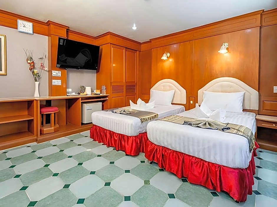 Patong Social Hotel and Restaurant