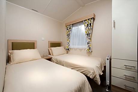 2 Bedroom Silver Caravan Lodge