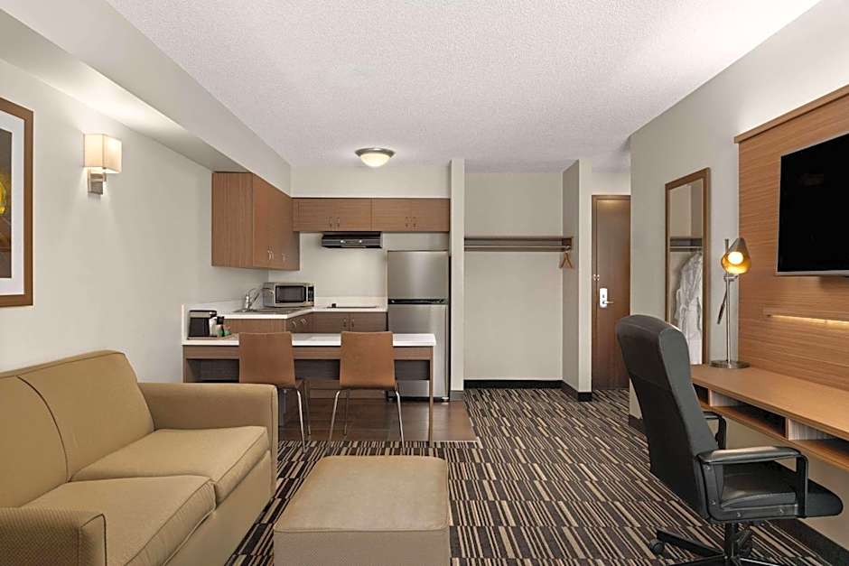 Microtel Inn & Suites By Wyndham Kirkland Lake