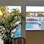 Colony Club Inn & Suites