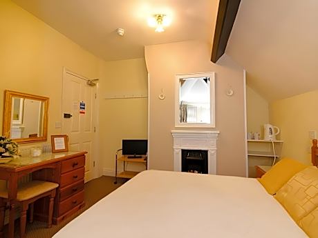 Double Room-Private Bathroom