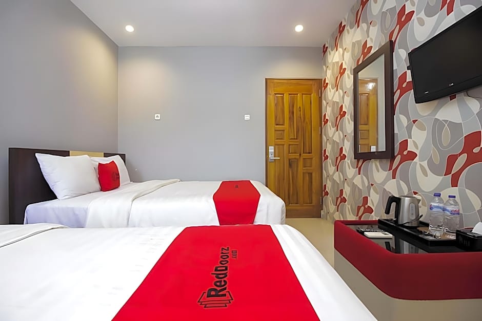 RedDoorz Plus @ Paal 2 Manado