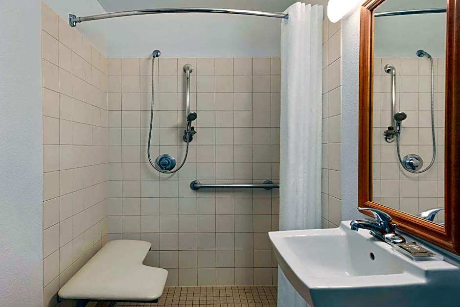 Country Inn & Suites by Radisson, Eagan, MN