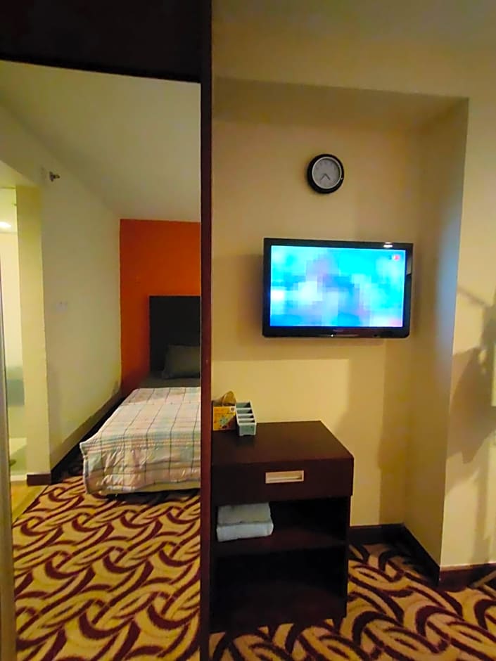 Stay In Kay Kay Hotel Suite at South China Sea Place Suite