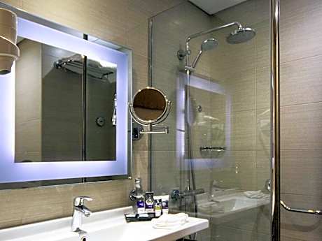 Standard Double Room with Lake View