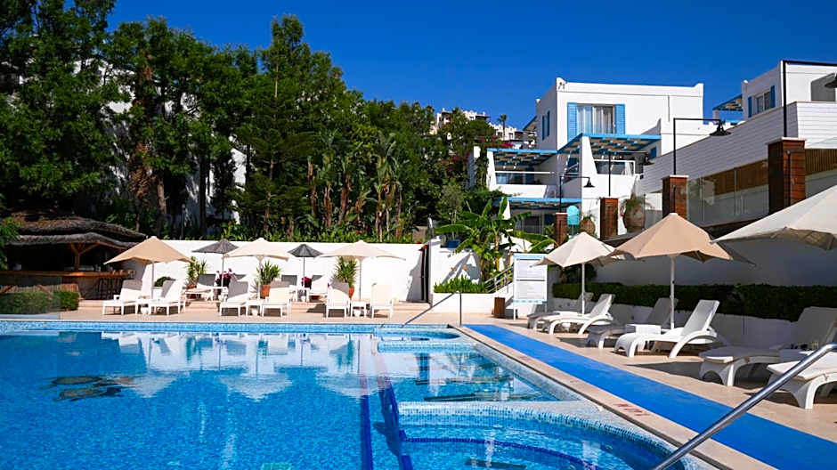 Bellazure Hotel