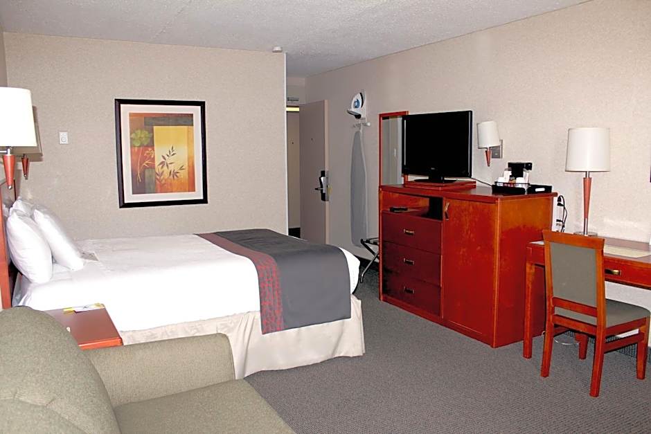 Days Inn & Conference Center by Wyndham Bridgewater