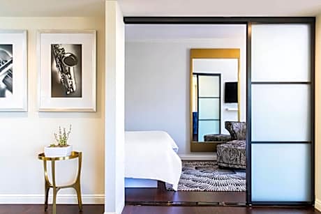 Executive Suite, 1 Bedroom Executive Suite, 1 King, Sofa bed