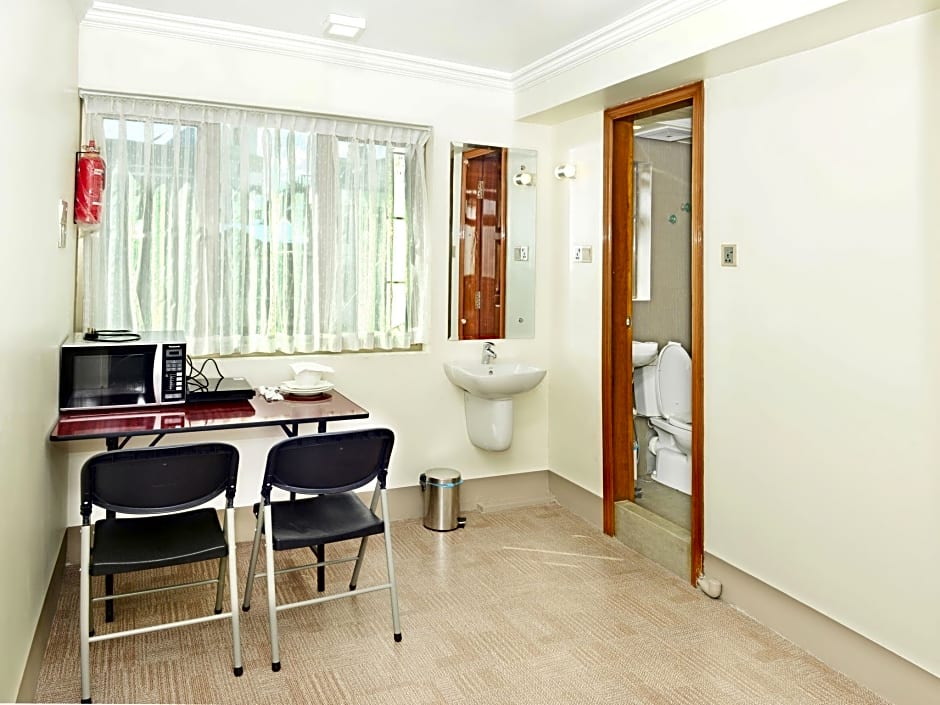 Hotel Bond