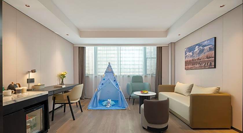 Atour Hotel Qidong Phoenix Hui Renmin West Road