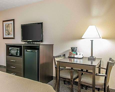 2 Queen Beds, Suite, Nonsmoking