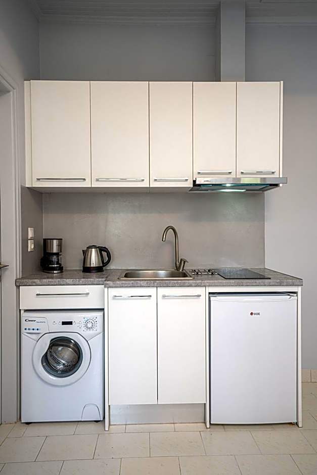 Mary's Studios & Apartment