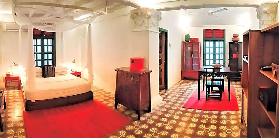 Bon Ton Antique Wooden Villas