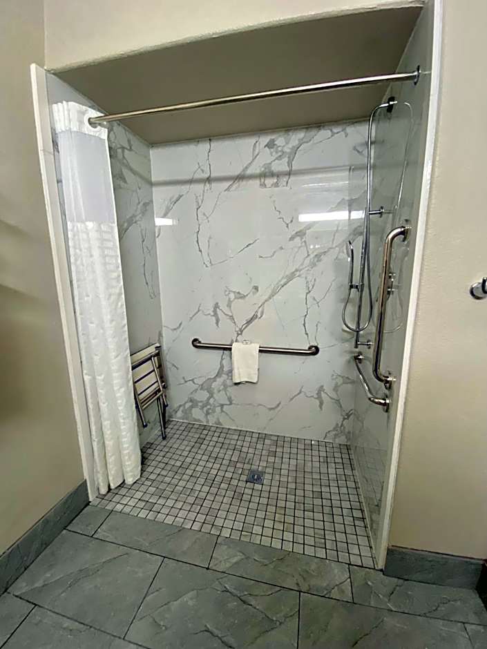 La Quinta Inn & Suites by Wyndham Ada