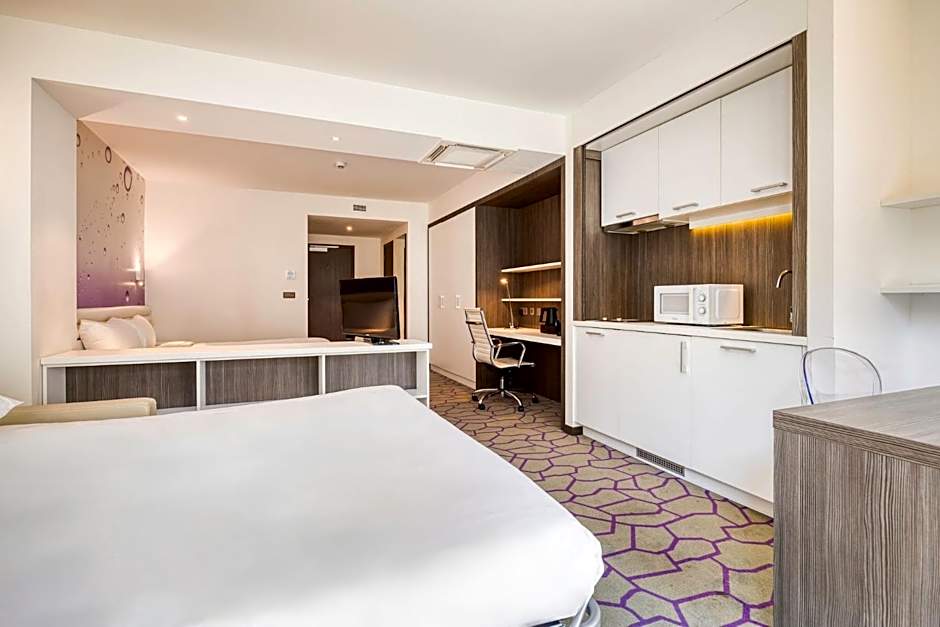 B&B HOTEL Mons Centre