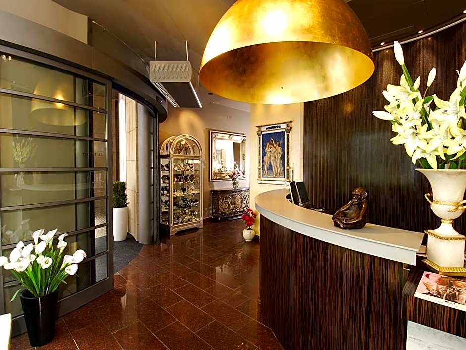 Ea Hotel Crystal Palace