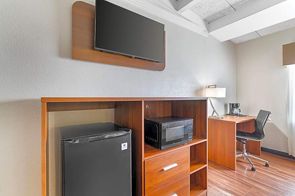Quality Inn & Suites Kansas City - Independence I-70 East