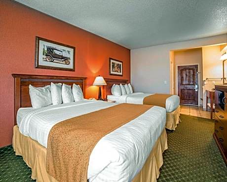 Queen Room with Two Queen Beds - Non-Smoking