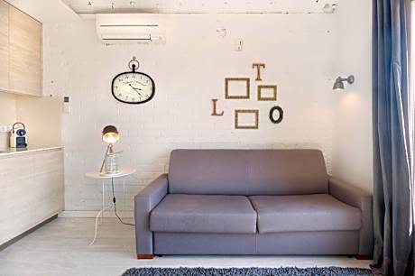 One-Bedroom Apartment with Balcony- Rambla Catalunya